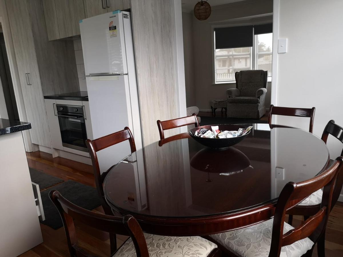 Cheerful 4 Bedroom Holiday Home โรโตรัว ภายนอก รูปภาพ
