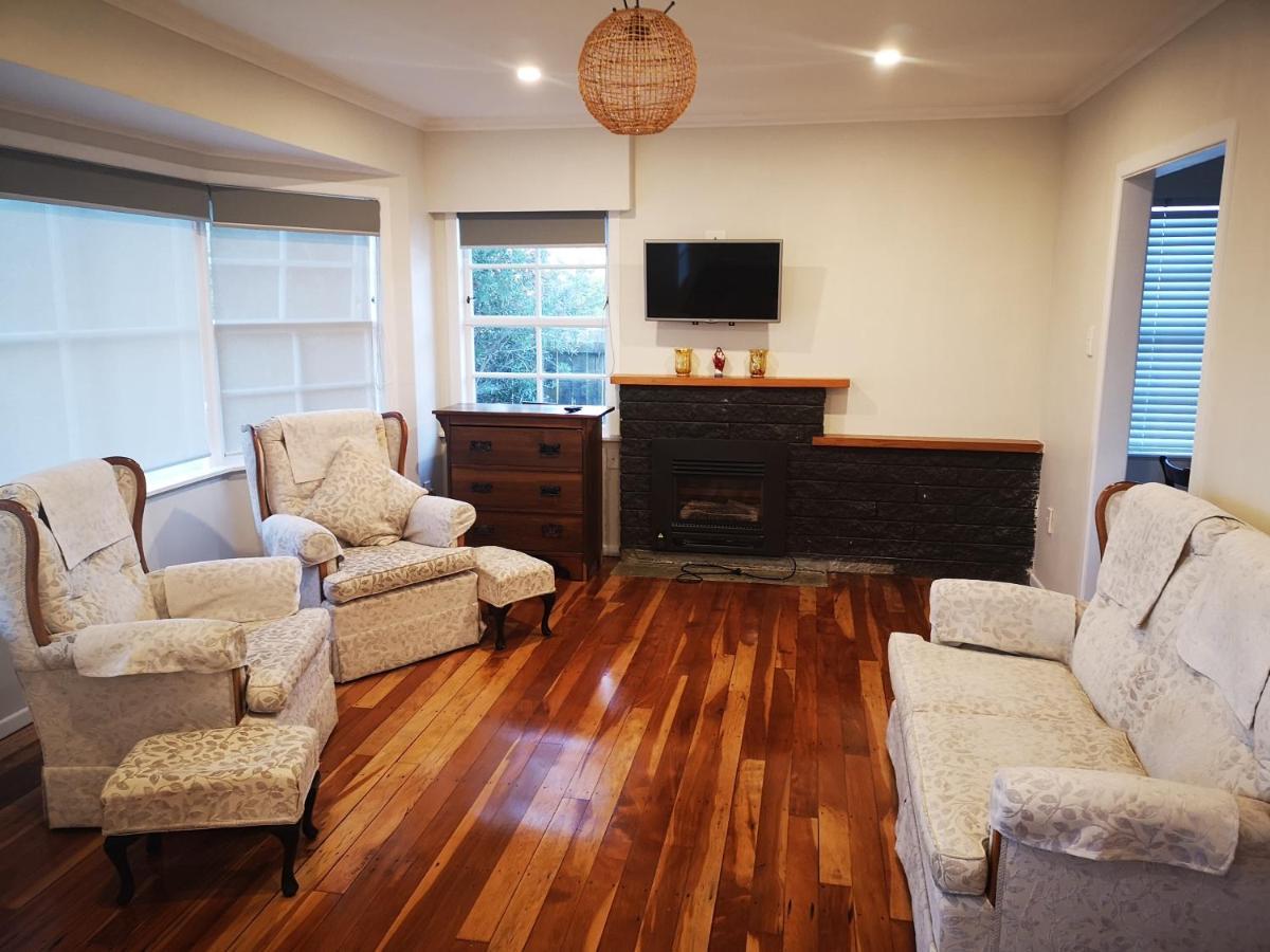 Cheerful 4 Bedroom Holiday Home โรโตรัว ภายนอก รูปภาพ