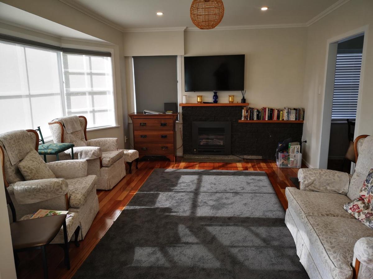 Cheerful 4 Bedroom Holiday Home โรโตรัว ภายนอก รูปภาพ