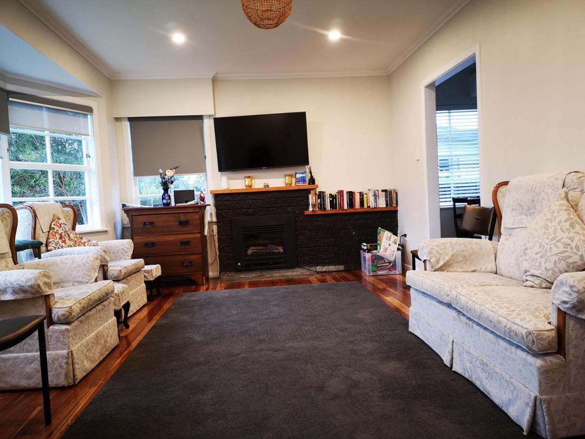 Cheerful 4 Bedroom Holiday Home โรโตรัว ภายนอก รูปภาพ