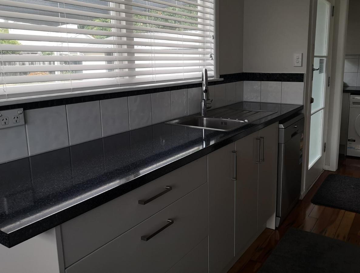 Cheerful 4 Bedroom Holiday Home โรโตรัว ภายนอก รูปภาพ