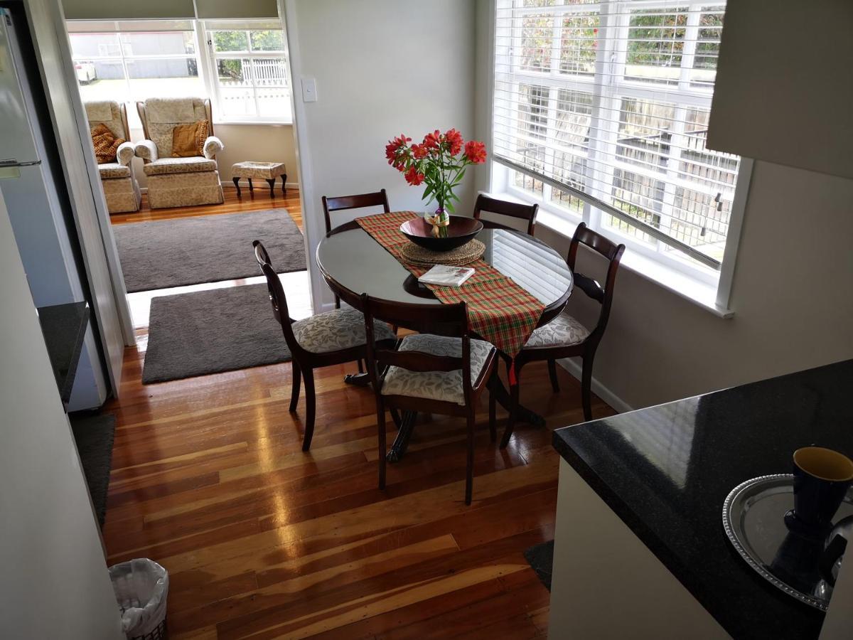 Cheerful 4 Bedroom Holiday Home โรโตรัว ภายนอก รูปภาพ